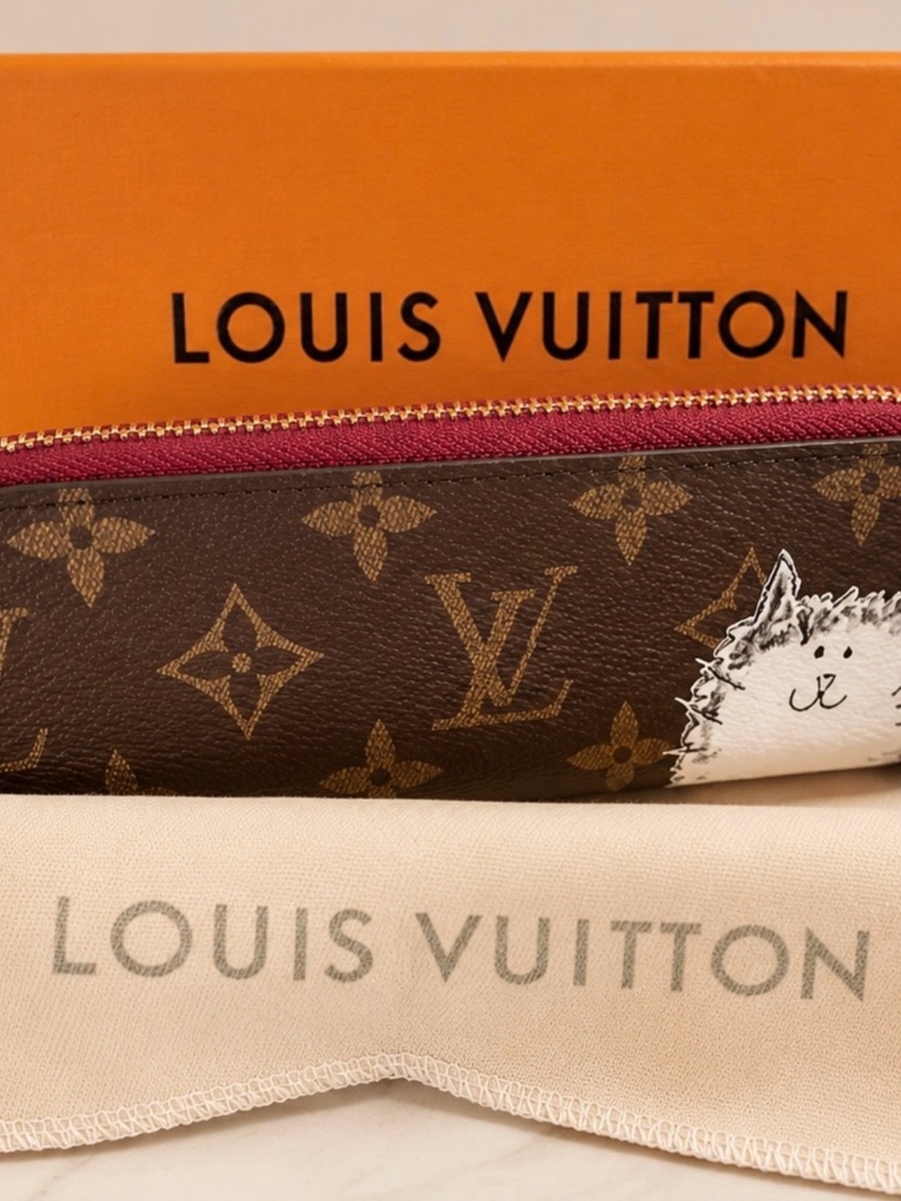 Louis Vuitton Monogram EYEGLASS CASE with Brown Canvas and Berry Zipper - Picture 2 of 2